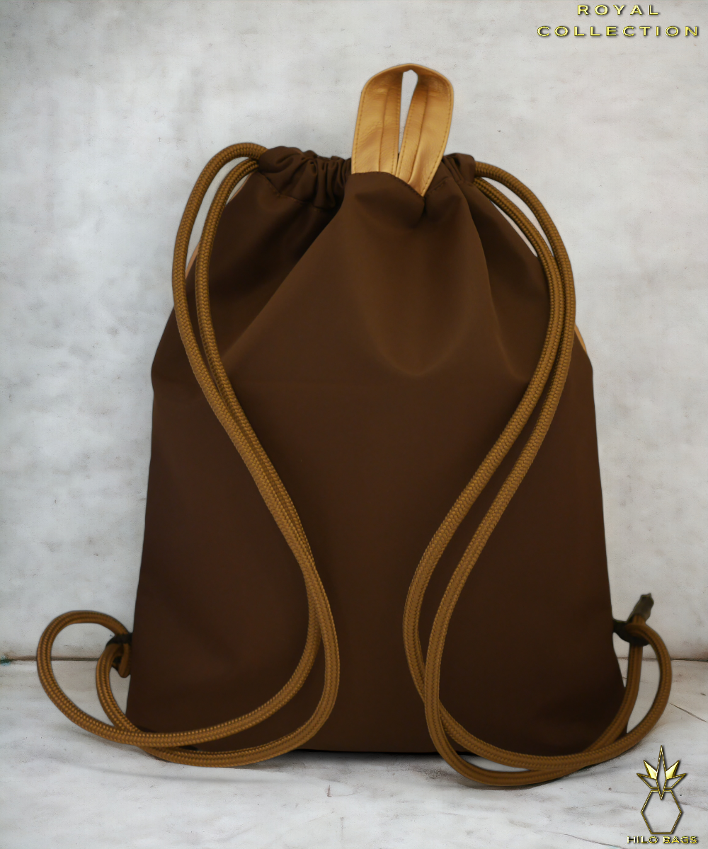 10. ROYAL - Időtlen elegancia, luxus és modern erővel. Prémium részletek, kifinomult megjelenés – amikor a táskád láthatóvá tesz!