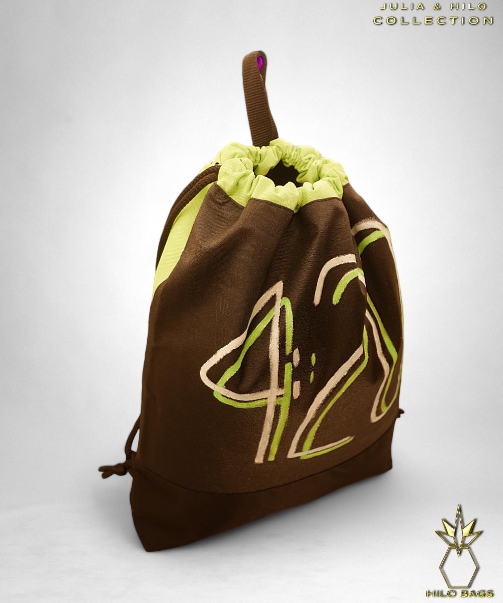29.JULIA & HILO - Gymbag - hand painted - UV - artist - collaboration - pearl-canvas - unique-art-handmade-oversized-exclusive-design-custom