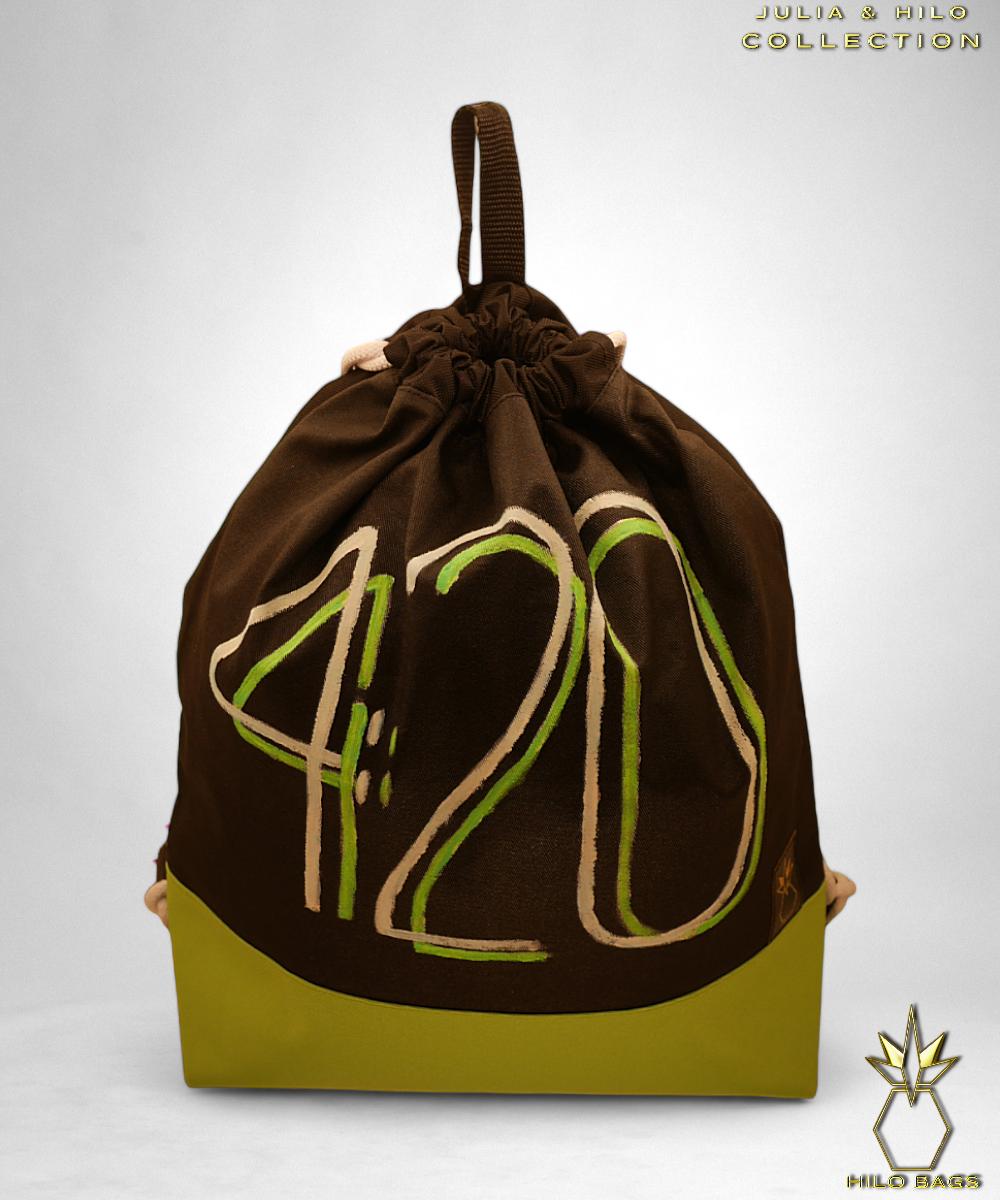 30.JULIA & HILO - Gymbag - hand painted - UV - artist - collaboration - pearl-canvas - unique-art-handmade-oversized-exclusive-design-custom